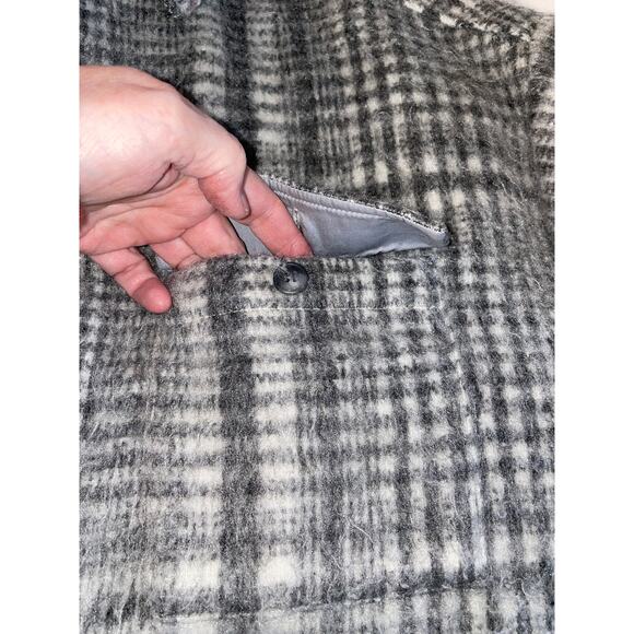 Asos Design Plaid Shacket - Size L - Very Soft & Cozy! - Picture 5 of 10